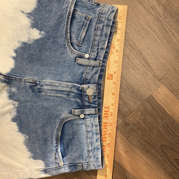 BLANK NYC Women’s The Barrow Vintage High Rise Denim Jean Shorts Size 28W - Picture 3 of 9